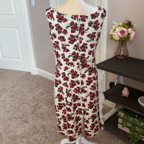 EUC Queen Of Hearts Dress(size 16) - Picture 4 of 10